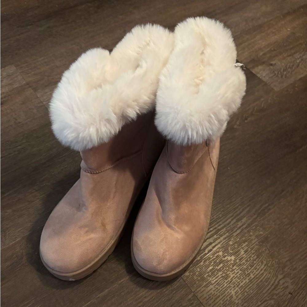 Women's Cream Fur-Lined Boots